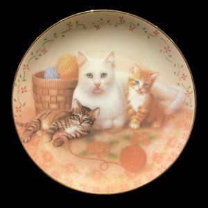 Vintage Cat/Kitten Collector Plate "The Royal Family" by Susan Leigh